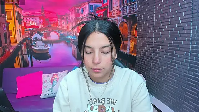 Snapshot of Small_naughty_ chatting on 02-04-26, 01:39 Small naughty online show from 02-04-26, 01:39