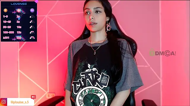 Snapshot of lilylouisee chatting on 11-19-25, 04:29 lilylouisee online show from 11-19-25, 04:29