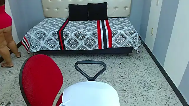 Snapshot of Hazel_donna chatting on 02-07-25, 09:37 Hazel donna online show from 02-07-25, 09:37