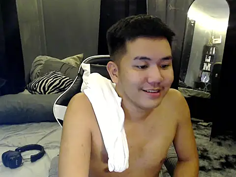 xgregor07 online show from 10-28-25, 03:47