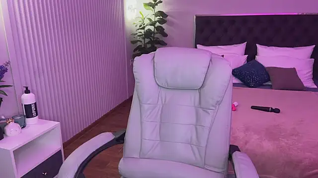 XtraHotX online show from 01-20-25, 07:15