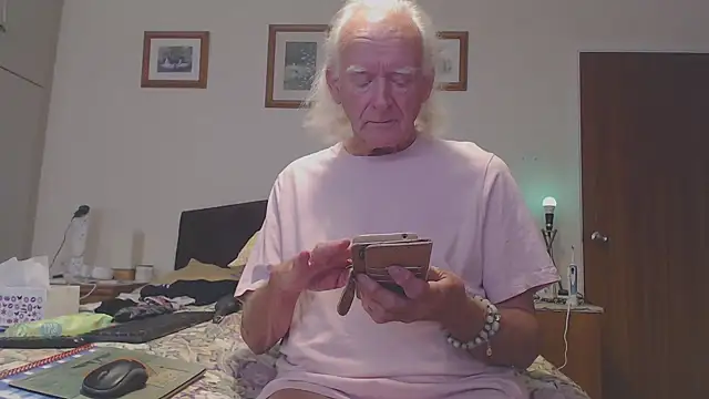 WaverlyKernow online show from 09-11-25, 01:55