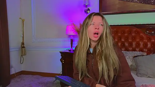 Real Tini online show from 12-05-25, 06:22