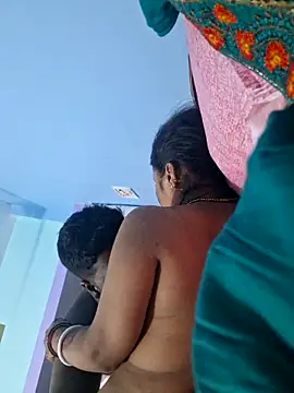 Snapshot of Crezy-Queen01 chatting on 10-07-25, 03:53 Crezy-Queen01 online show from 10-07-25, 03:53