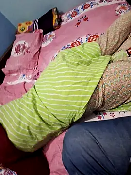 Snapshot of Crezy-Queen01 chatting on 10-08-25, 07:39 Crezy-Queen01 online show from 10-08-25, 07:39