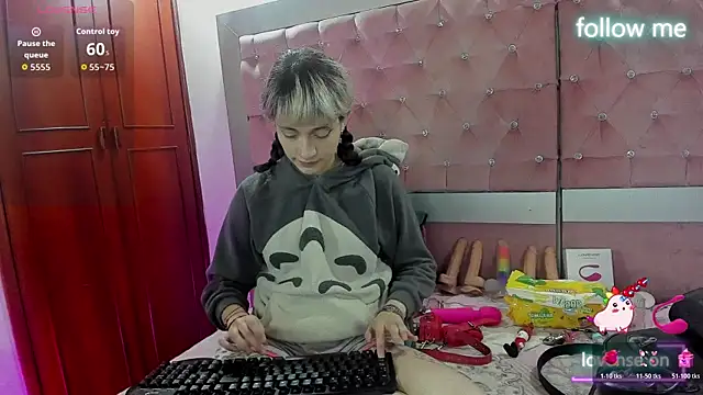 neeko princes online show from 11-24-25, 12:05