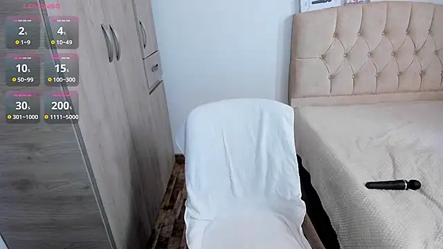 Snapshot of emily1_ chatting on 03-04-25, 06:18 emily1 online show from 03-04-25, 06:18