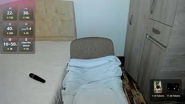 Snapshot of emily1_ chatting on 10-06-25, 11:18 emily1 online show from 10-06-25, 11:18