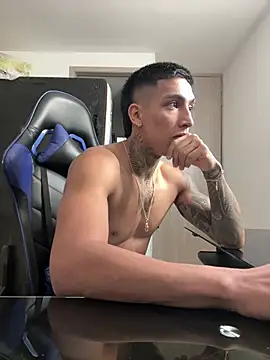 Snapshot of sendfer chatting on 01-05-25, 06:13 sendfer online show from 01-05-25, 06:13