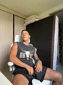 Snapshot of sendfer chatting on 11-10-25, 08:19 sendfer online show from 11-10-25, 08:19