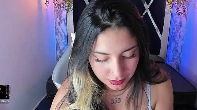 Snapshot of Lia_14_ chatting on 01-05-25, 05:20 Lia 14 online show from 01-05-25, 05:20