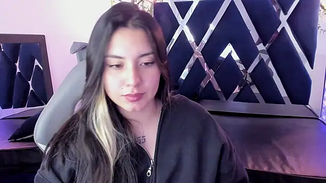 Snapshot of Lia_14_ chatting on 02-13-25, 05:33 Lia 14 online show from 02-13-25, 05:33