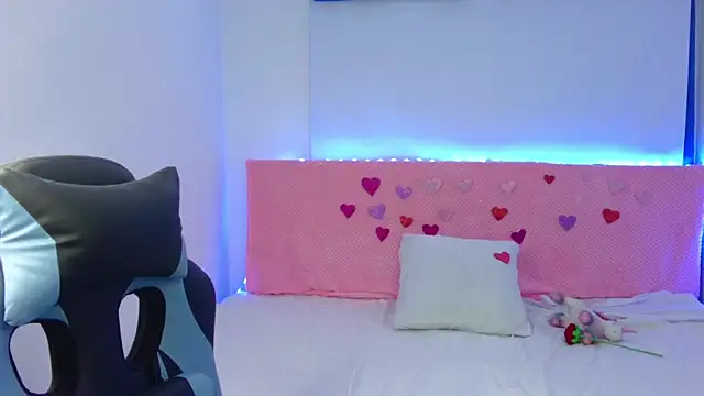 Snapshot of Lia_14_ chatting on 02-20-25, 04:14 Lia 14 online show from 02-20-25, 04:14