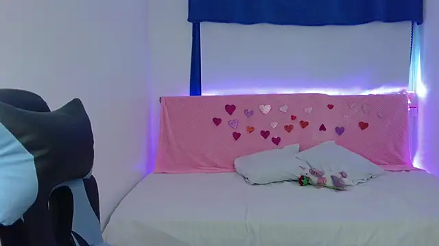 Snapshot of Lia_14_ chatting on 02-22-25, 05:24 Lia 14 online show from 02-22-25, 05:24