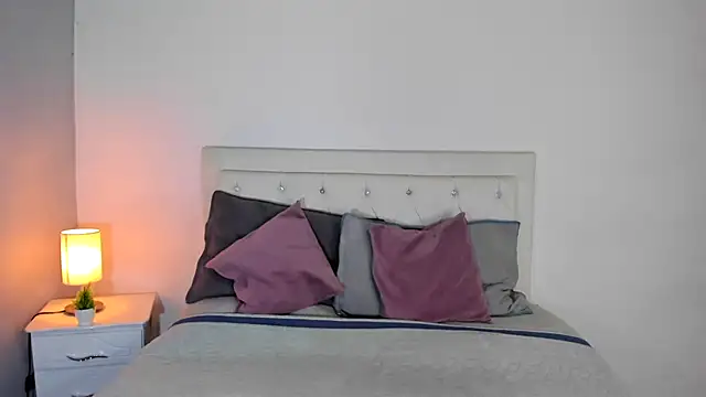 MELISSA ALVAREZ online show from 11-24-25, 09:20