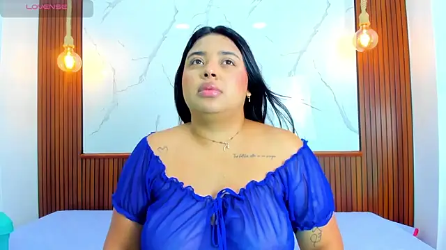 Snapshot of Emily_cooper20 chatting on 02-20-25, 01:36 Emily cooper20 online show from 02-20-25, 01:36