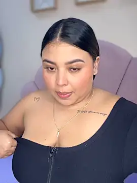 Snapshot of Emily_cooper20 chatting on 10-25-25, 01:57 Emily cooper20 online show from 10-25-25, 01:57