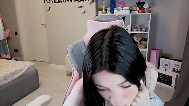 Snapshot of Aliceblush chatting on 11-20-25, 02:06 Aliceblush online show from 11-20-25, 02:06