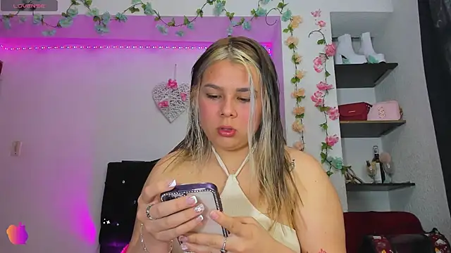 little tifanny82 online show from 12-09-24, 02:17