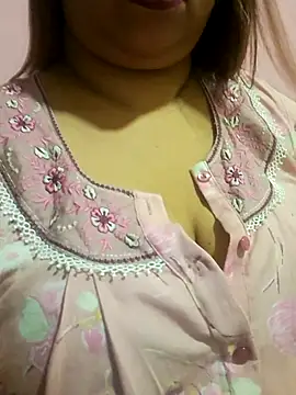 Snapshot of Ravina_patil1 chatting on 07-06-26, 03:14 Ravina patil1 online show from 07-06-26, 03:14