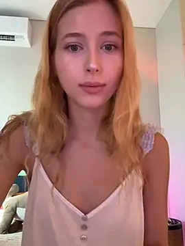 Snapshot of LunaRase chatting on 08-05-26, 05:32 LunaRase online show from 08-05-26, 05:32