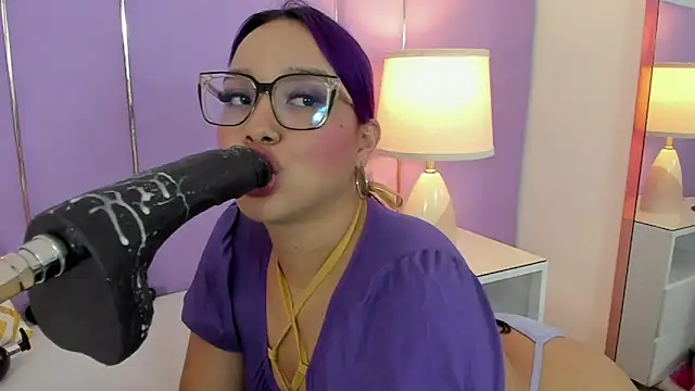 SophyRuiz  online show from 10-06-25, 12:02