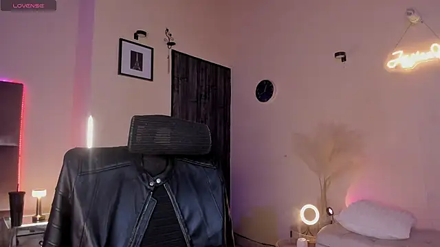 Jess Collen online show from 04-20-26, 05:43