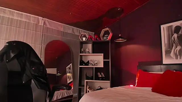 Moony 14 online show from 04-25-26, 01:41