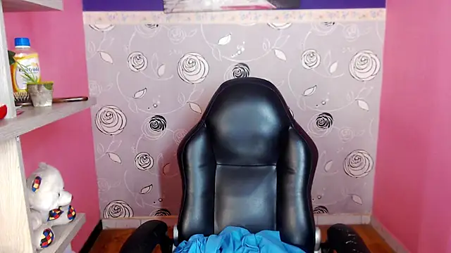 Snapshot of SaraSofia44 chatting on 02-01-25, 02:37 SaraSofia44 online show from 02-01-25, 02:37