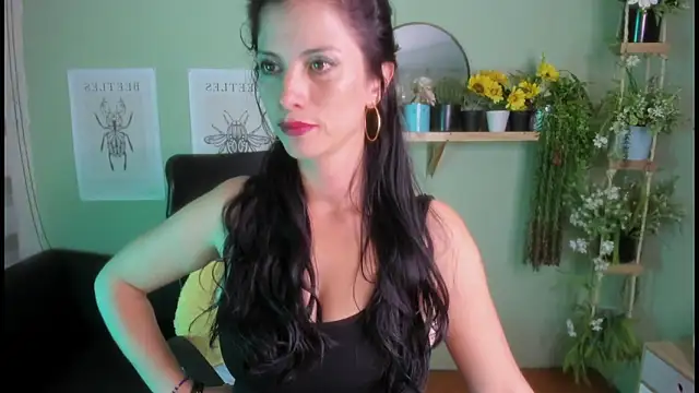 Aliiz 01 online show from 12-14-24, 06:24