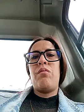 Snapshot of Lena-32 chatting on 02-21-25, 03:32 Lena-32 online show from 02-21-25, 03:32