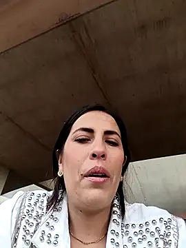 Snapshot of Lena-32 chatting on 12-16-25, 08:25 Lena-32 online show from 12-16-25, 08:25