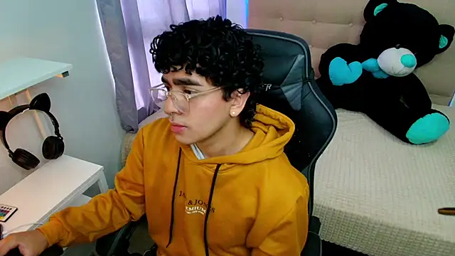  nickconnor01 online show from 12-23-24, 09:08