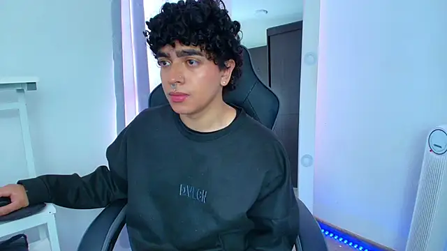  nickconnor01 online show from 01-17-25, 04:26