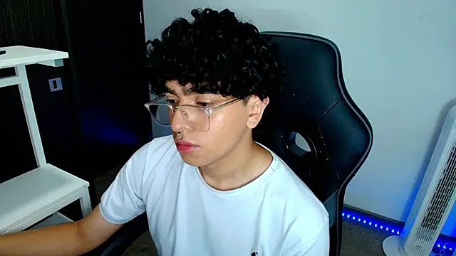  nickconnor01 online show from 02-06-25, 10:43