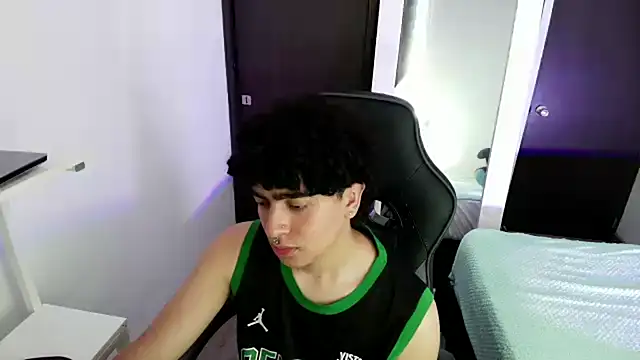  nickconnor01 online show from 02-19-25, 08:41