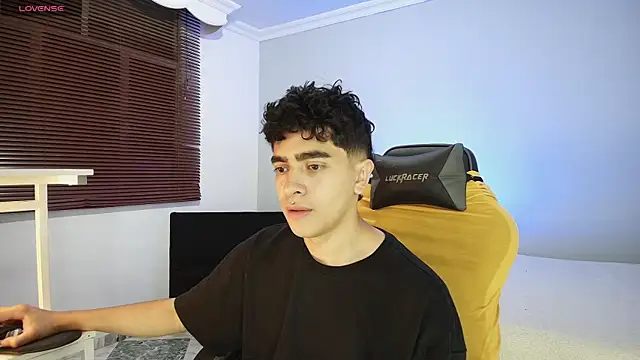  nickconnor01 online show from 10-04-25, 02:31