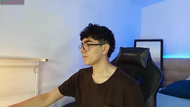  nickconnor01 online show from 11-12-25, 04:35