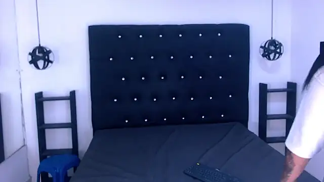 Mels  online show from 03-22-25, 07:20