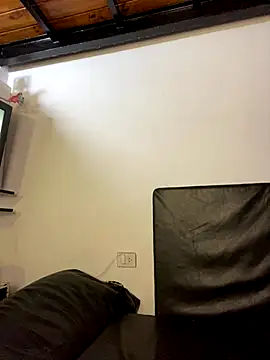 Snapshot of FlorBich chatting on 10-22-25, 01:39 FlorBich online show from 10-22-25, 01:39