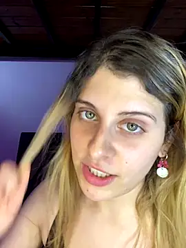 Snapshot of FlorBich chatting on 10-24-25, 05:37 FlorBich online show from 10-24-25, 05:37