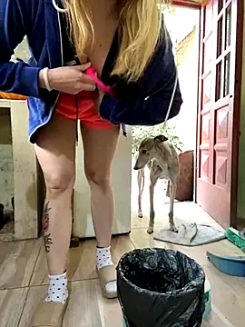 Snapshot of FlorBich chatting on 10-30-25, 05:35 FlorBich online show from 10-30-25, 05:35