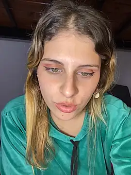 Snapshot of FlorBich chatting on 11-12-25, 08:08 FlorBich online show from 11-12-25, 08:08