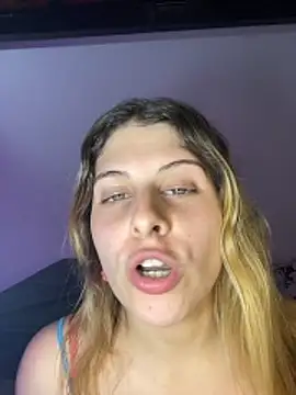 Snapshot of FlorBich chatting on 11-18-25, 08:13 FlorBich online show from 11-18-25, 08:13