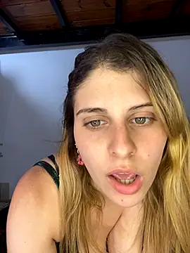 Snapshot of FlorBich chatting on 11-20-25, 02:56 FlorBich online show from 11-20-25, 02:56