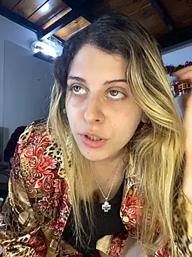 Snapshot of FlorBich chatting on 12-04-25, 11:46 FlorBich online show from 12-04-25, 11:46