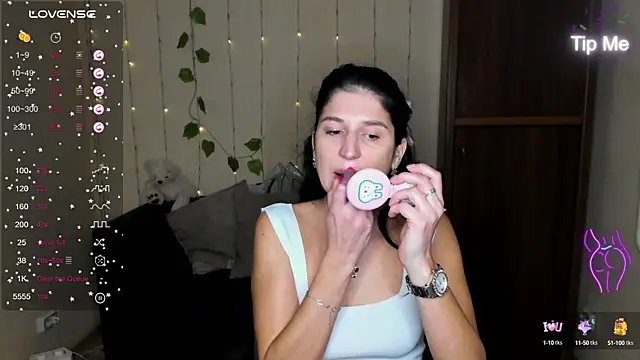 Alianna Solo Kisses online show from 01-25-25, 12:26