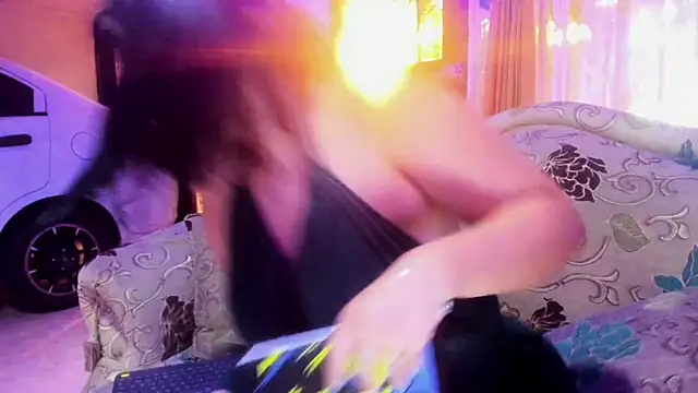 Snapshot of MelannyBell chatting on 01-18-25, 10:17 MelannyBell online show from 01-18-25, 10:17