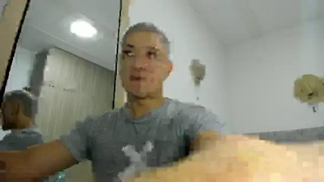 Snapshot of Valerioe chatting on 04-20-26, 03:37 Valerioe online show from 04-20-26, 03:37