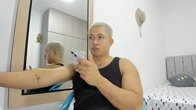 Snapshot of Valerioe chatting on 04-24-26, 04:53 Valerioe online show from 04-24-26, 04:53